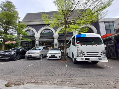 sewa elf jakarta