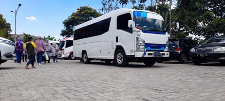 sewa elf cikarang